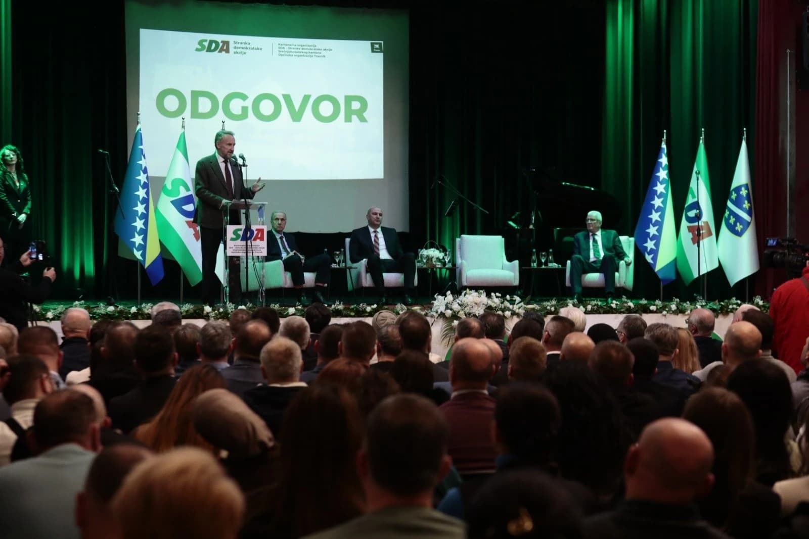 Izetbegović: Trojka će ostati ako ostane njihov član Predsjedništva, BiH će onda ući u depresivnu silazeću spiralu