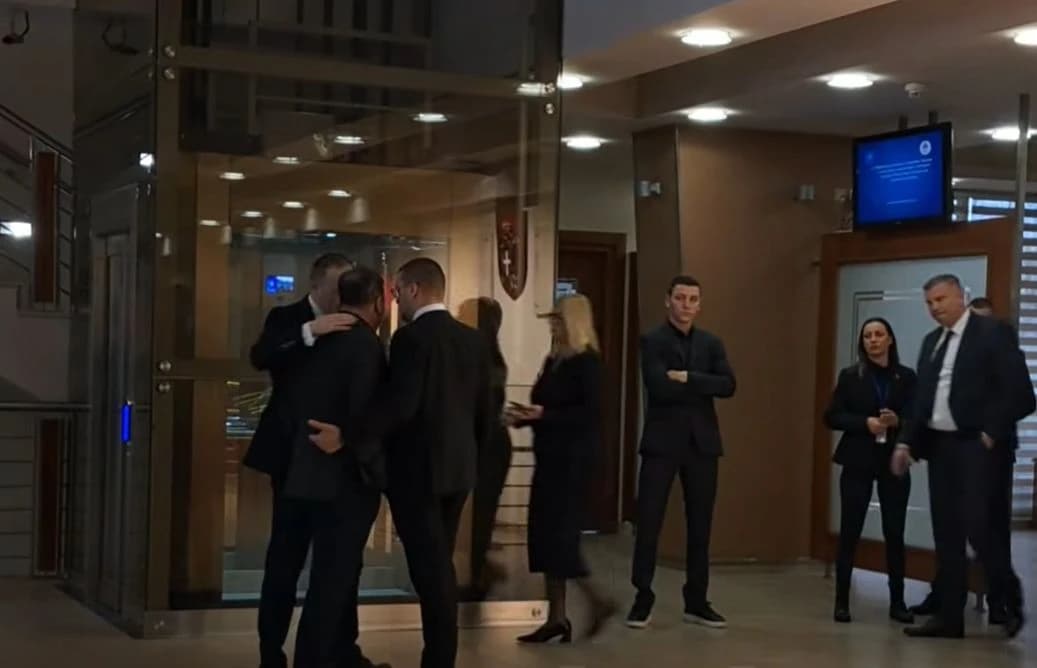 Ljubojević stopama Stevandića: Vukanoviću oduzeta riječ pa opet udaljen sa sjednice NSRS-a