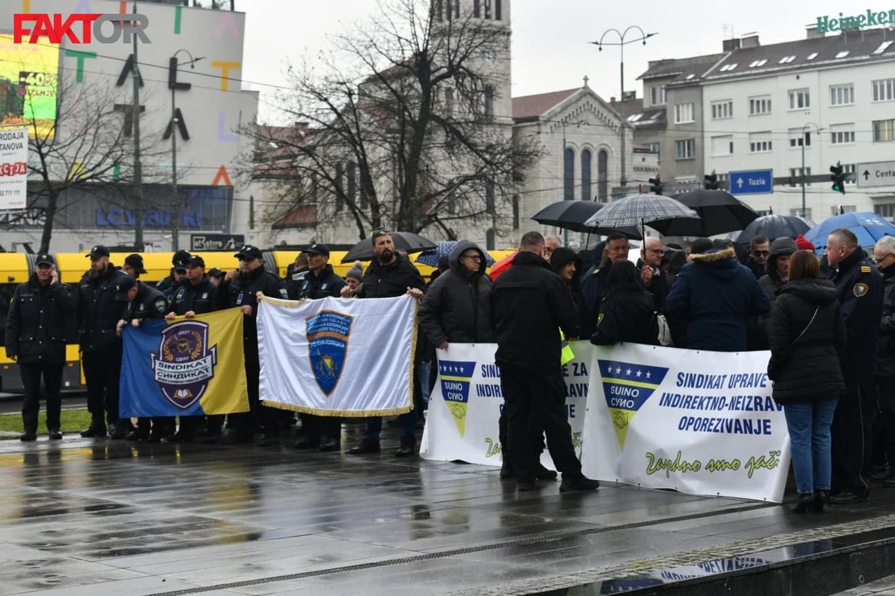 Zaposleni u institucijama BiH protestovali zbog neusvajanja budžeta i Zakona o plaćama