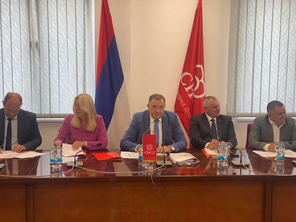 Izborna je godina: SNSD će predložiti novo povećanje plaća budžetlijama u RS-u, obećali i besplatne udžbenike