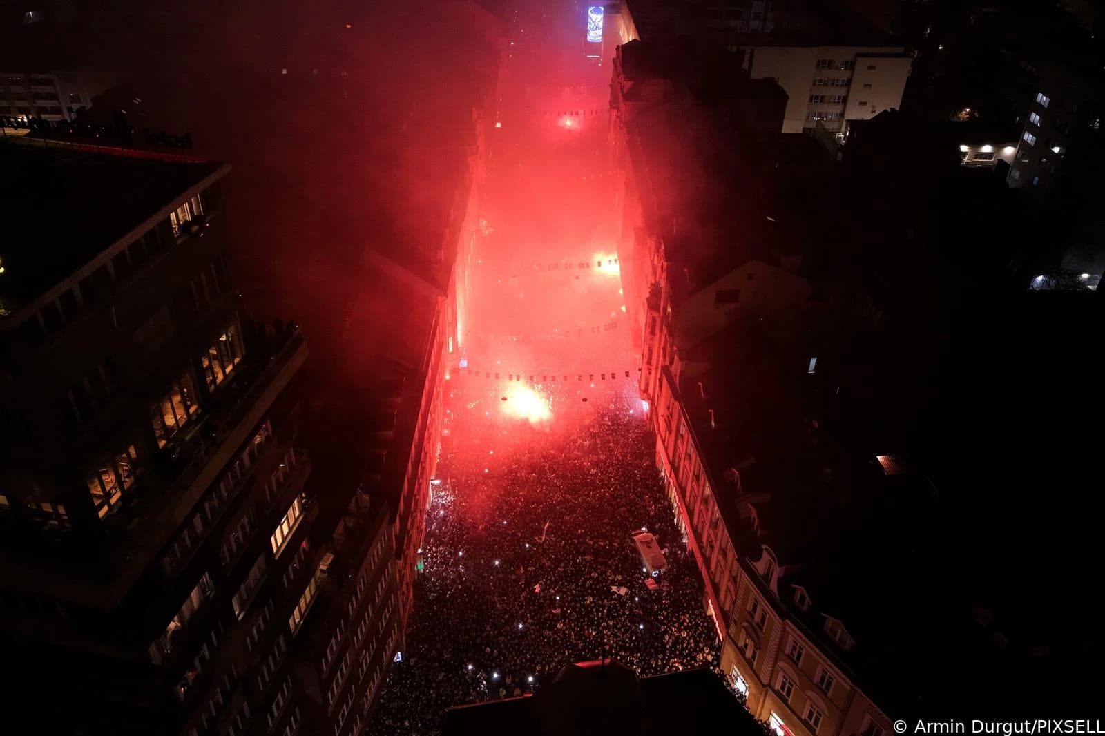 Pogled iz zraka na doček nogometne reprezentacije BiH u Sarajevu