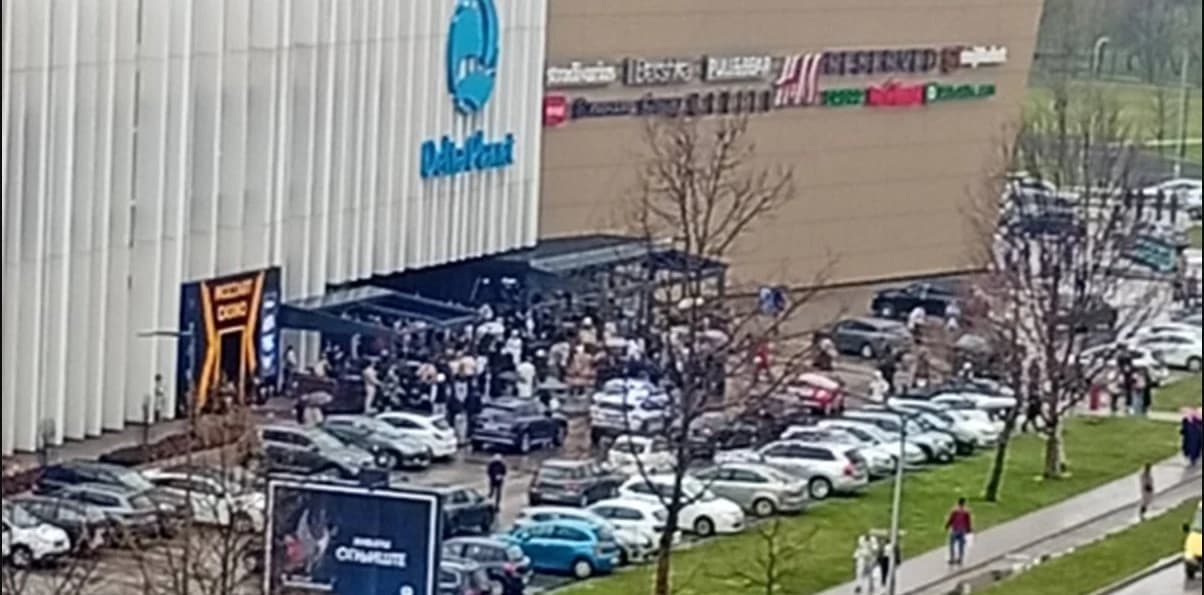 Nova dojava o bombi u tržnom centru "Delta" u Banjoj Luci, evakuacija u toku