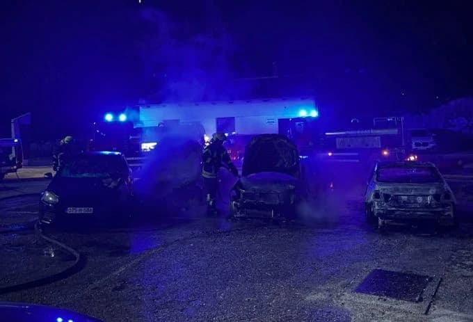 U Mostaru uhapšene dvije osobe zbog podmetanja požara na više vozila u dvorištu škole