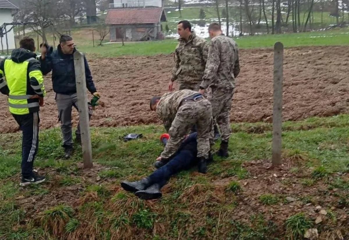 Pripadnici Oružanih snaga BiH izvukli muškarca iz smrskanog auta, spasili mu život