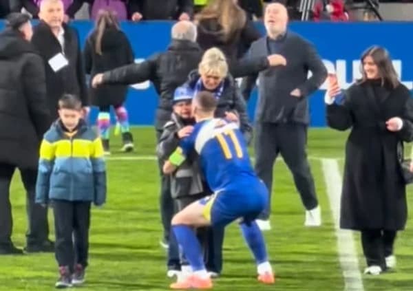 Edin Džeko je tješio emotivnog sina Danija