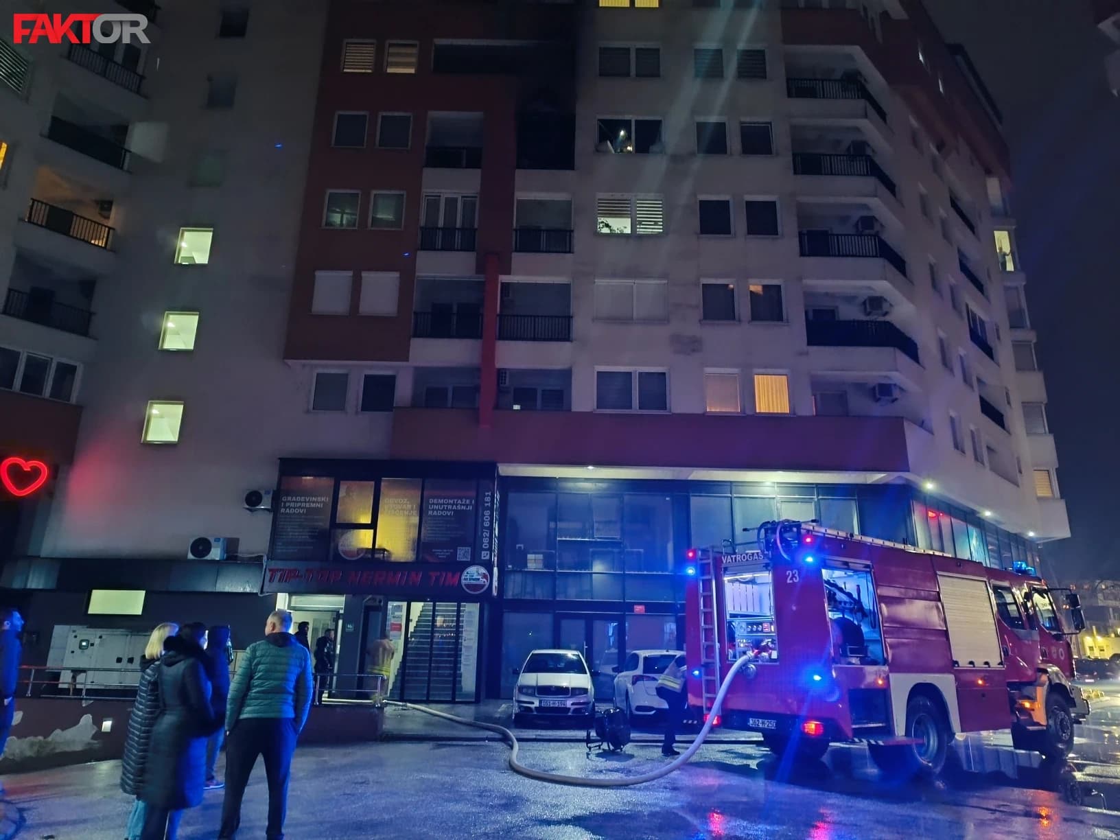 Izgorio stan u Sarajevu, intervenisale tri ekipe vatrogasaca