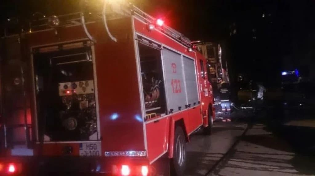 Vatrogasci na terenu: U stanu u sarajevskom naselju Grbavica izbio požar