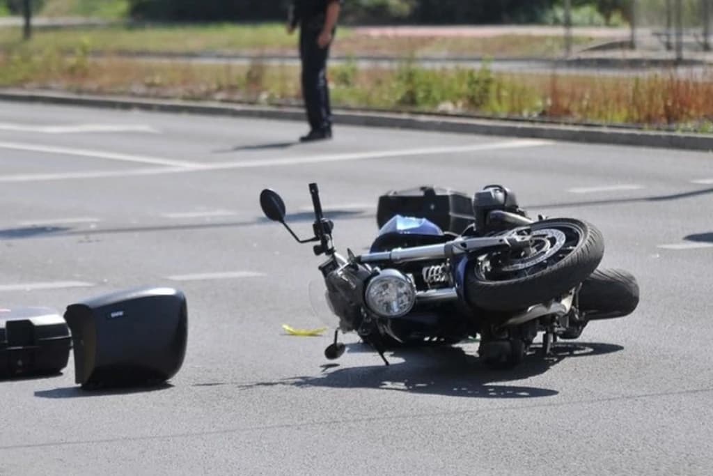 Povrijeđen motociklist u nesreći kod Tuzle, obustavljen saobraćaj u oba smjera