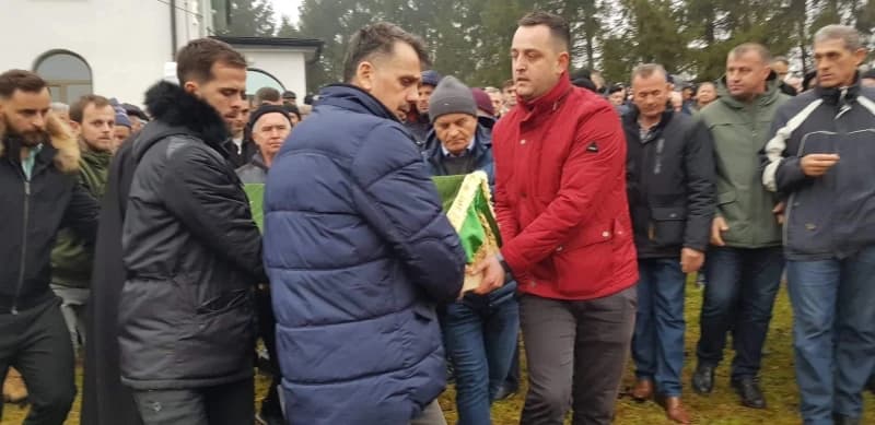 Miralem Pjanić klanjao dženazu djedu Muhamedu