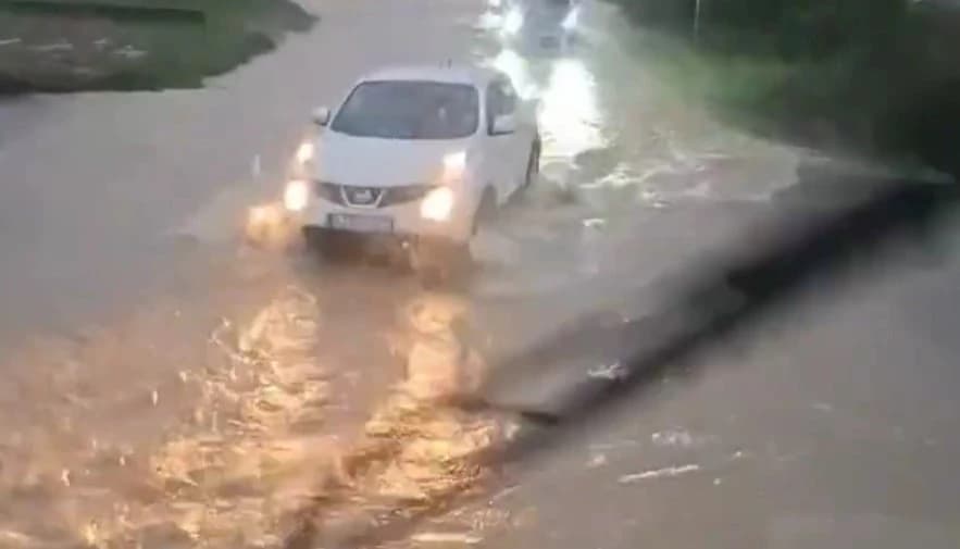 Jako nevrijeme u Ljubuškom, ceste poplavljene
