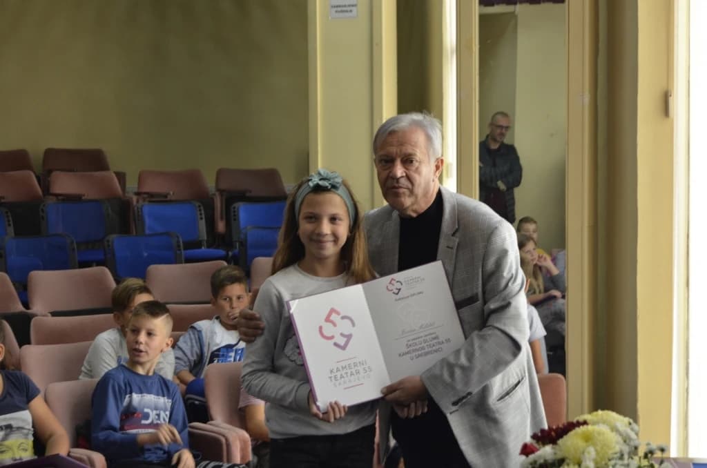 Dodjela diploma djeci koja su završila školu glume
