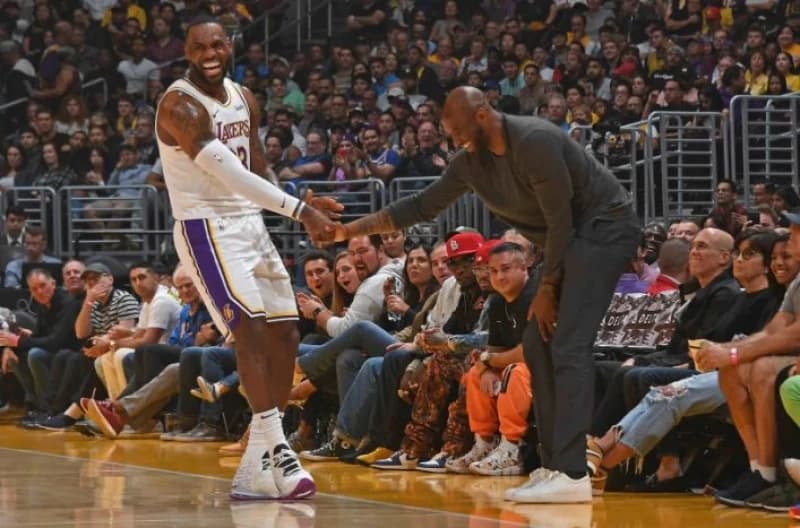 Emotivni LeBron smogao snage da se oprosti od Bryanta