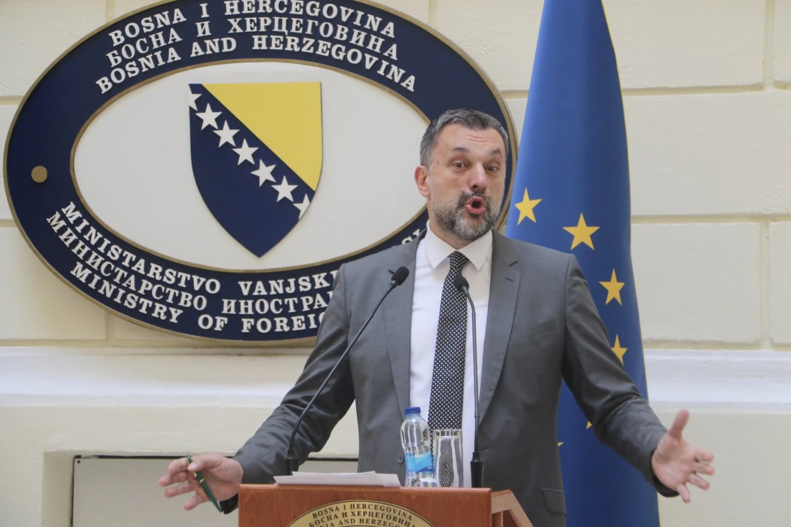 Nećemo tako, Dino: Konaković kaže da ga sve više nervira Schmidt, nije ga nervirao kada je nametnuo Trojku