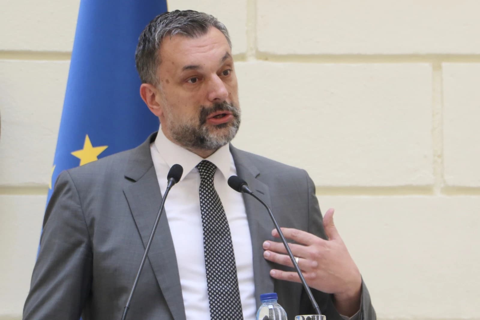Stručnjak opće prakse Elmedin Konaković širi djelovanje, brine za pacijente u izbornoj godini: Nova meta UKC Tuzla