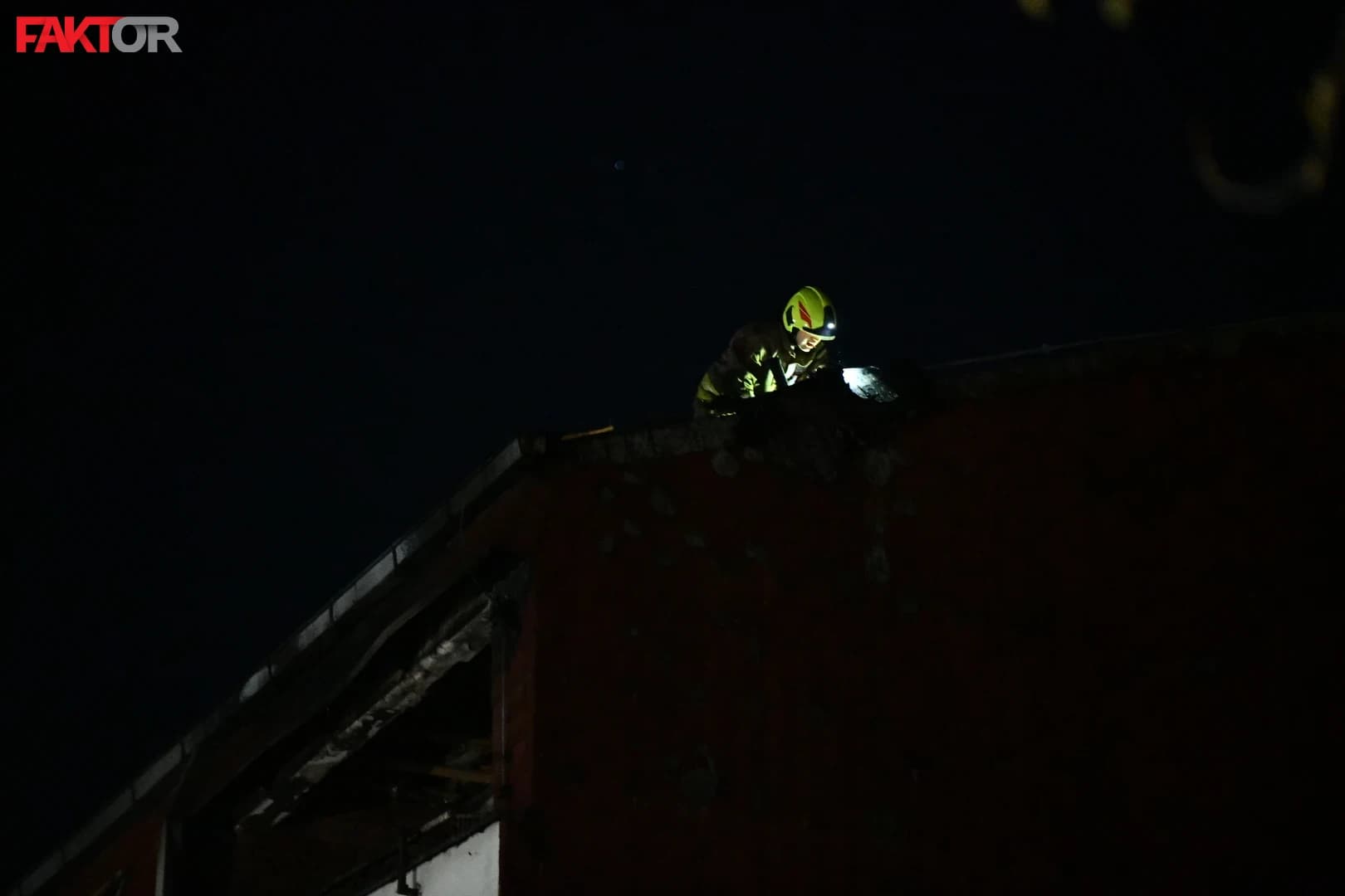 Sarajevski vatrogasci ugasili požar u zgradi na Dobrinji: "Sreća pa nisu drugi stanovi stradali"