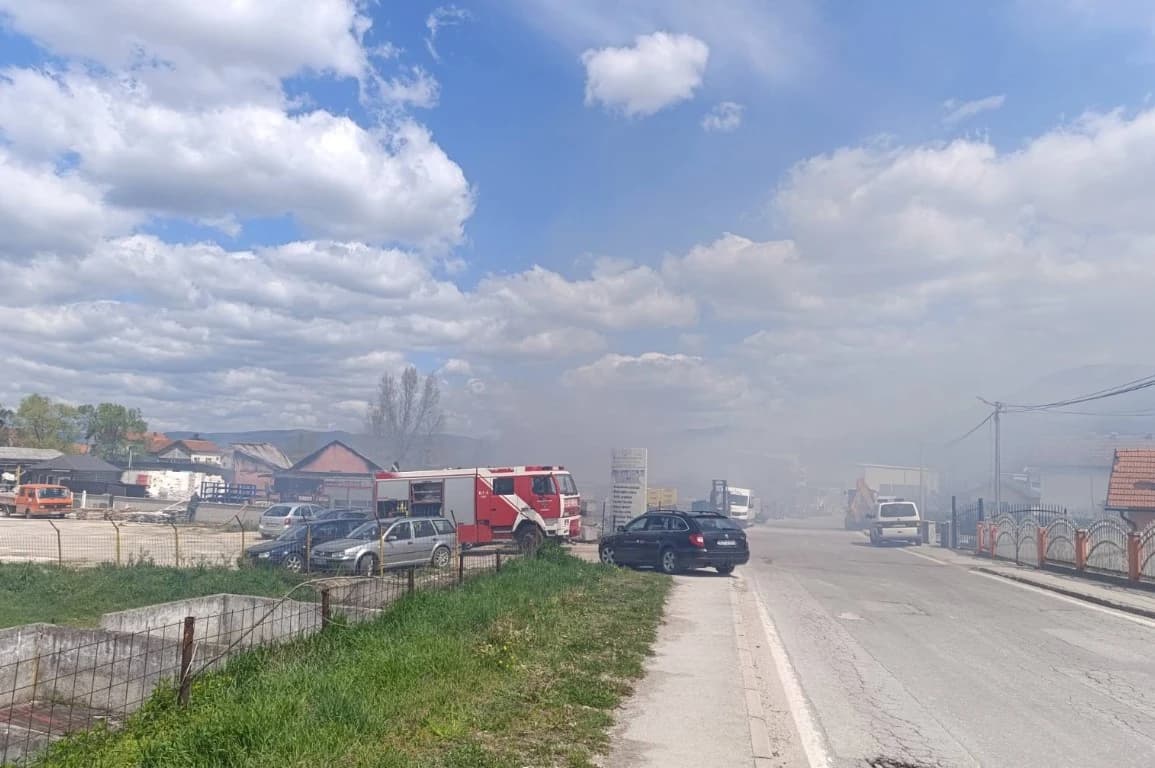 Ugašen požar u Bugojnu, vatrogasci i dalje u pripravnosti