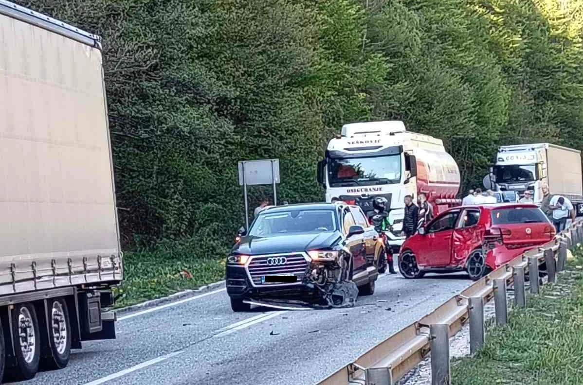 Kolaps na Bradini zbog sudara, ogromne kolone vozila iz oba pravca