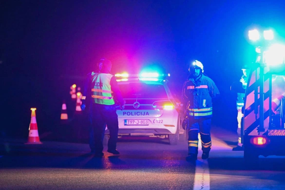 Vozač auta udario u stub i poginuo