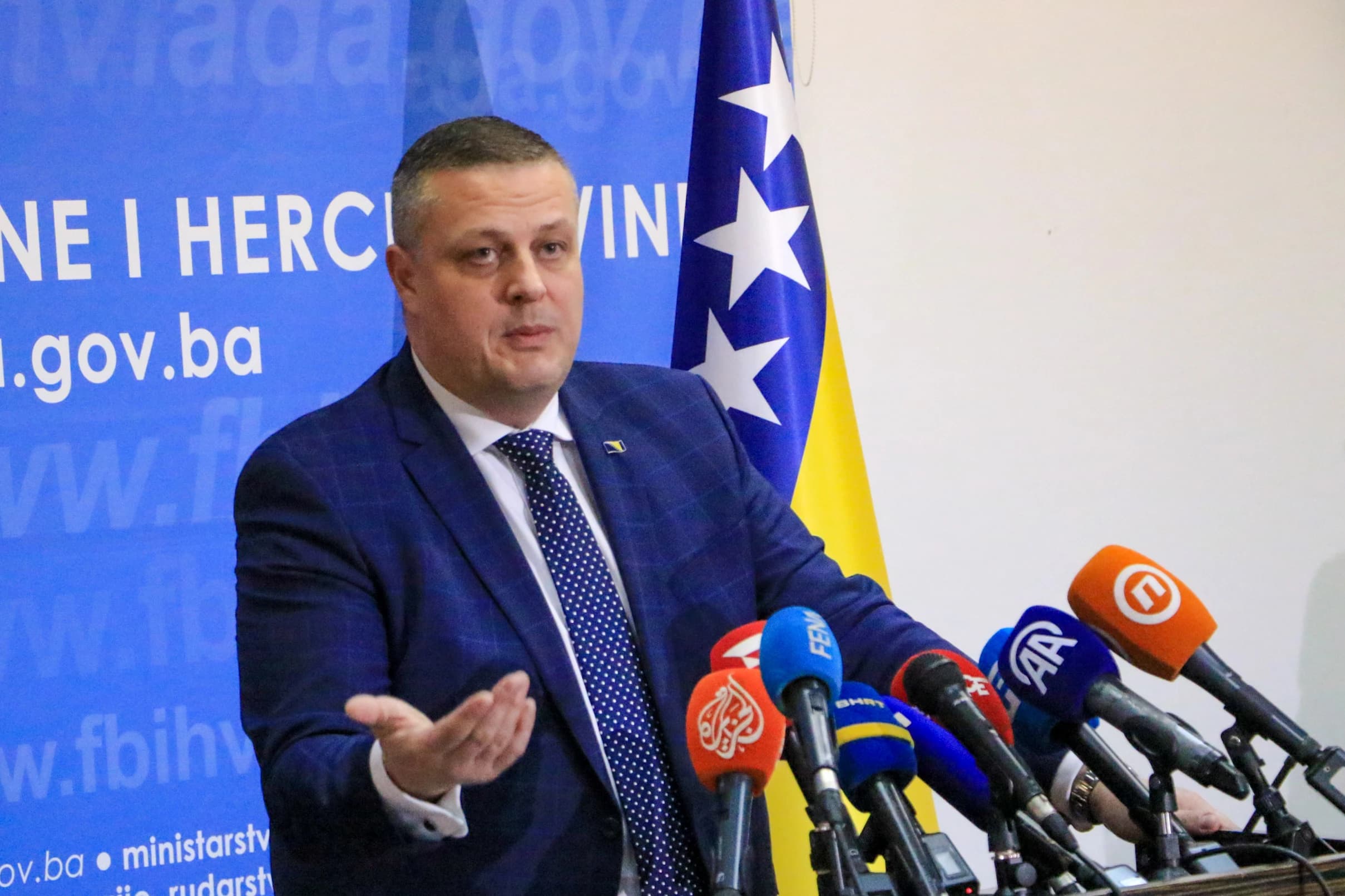 Istraga u ministarstvu Vojina Mijatovića zbog dodjele 1.200.000 KM