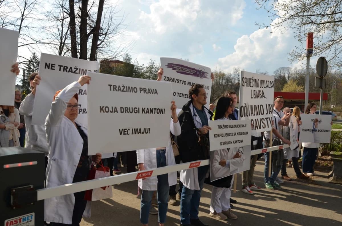 Protest doktora u Tuzli
