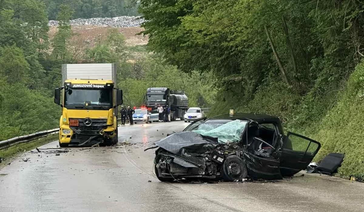Sudar putničkog i teretnog vozila kod Doboja, jedna osoba prebačena u bolnicu