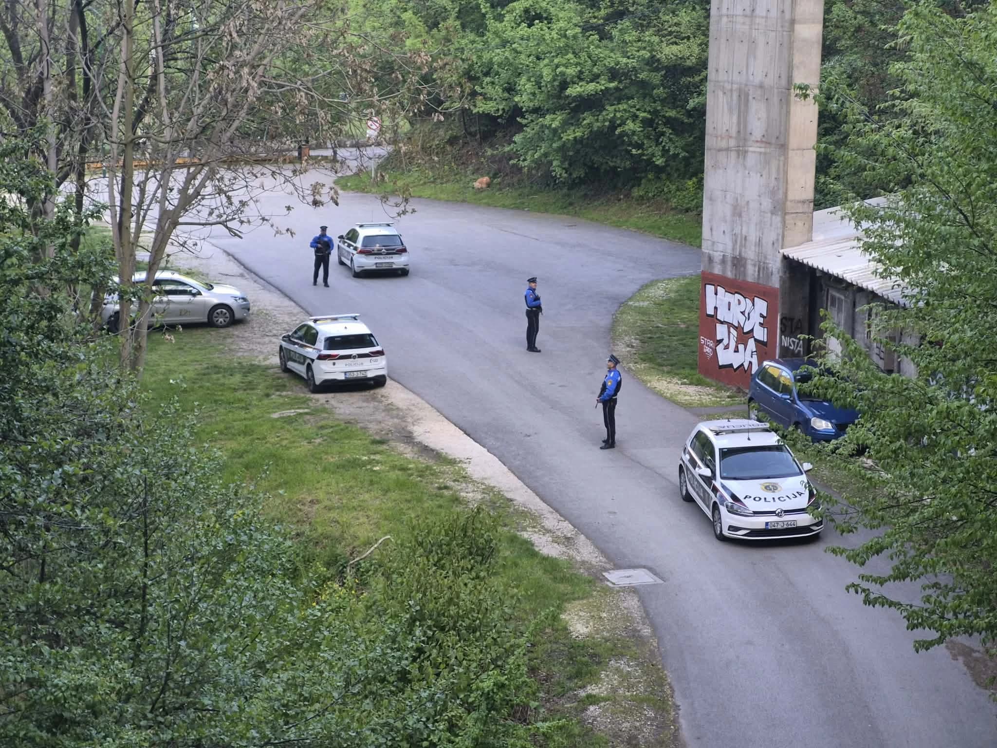 Veliki broj policajaca na Darivi: U toku potraga za osumnjičenim za ubistvo na Dobrinji