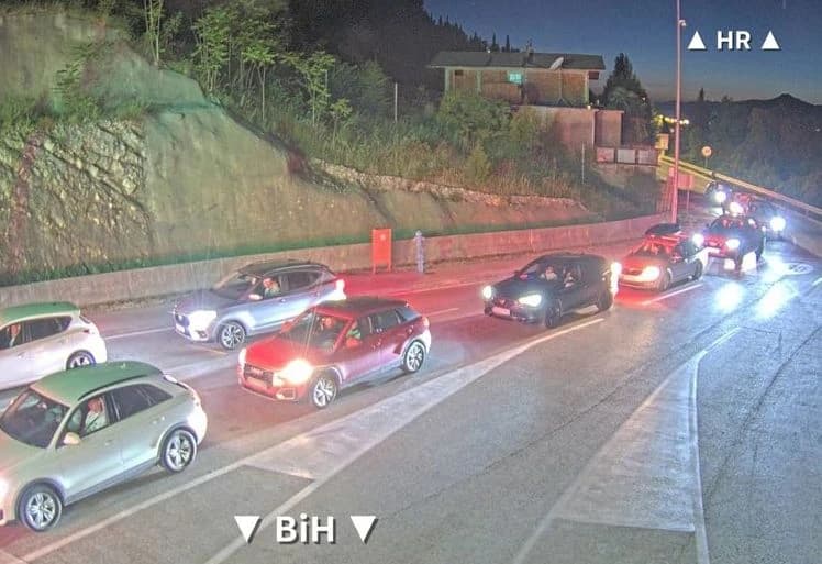 Kraj produženog vikenda: Kilometarske kolone auta formirane od Donje Jablanice prema Sarajevu