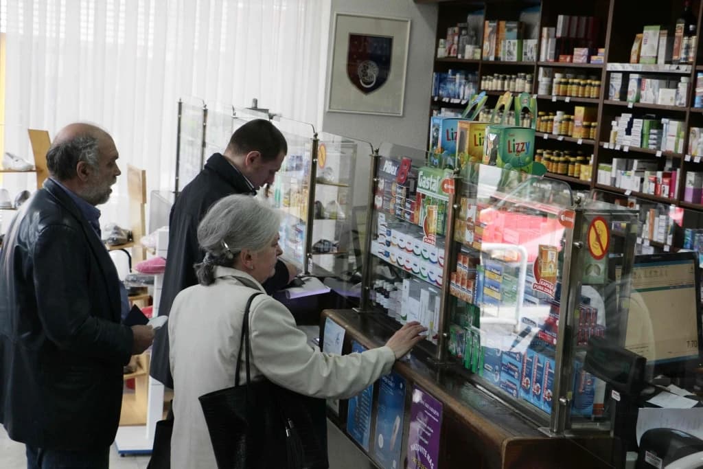 Zašto se pojedini lijekovi više ne mogu kupiti bez recepta, a donedavno su mogli, i ko o tome odlučuje