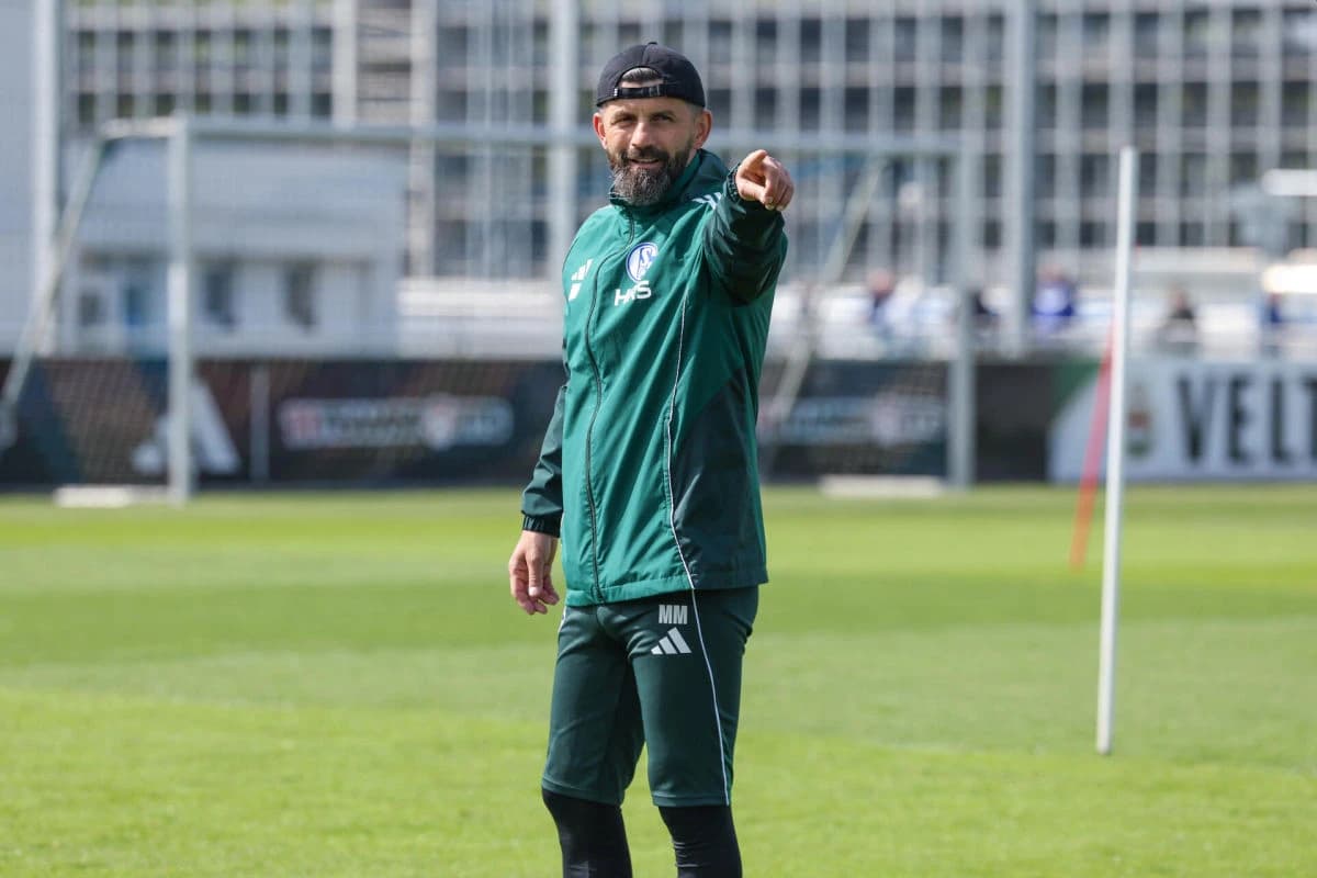 Miron Muslić "asistira" Sergeju Barbarezu