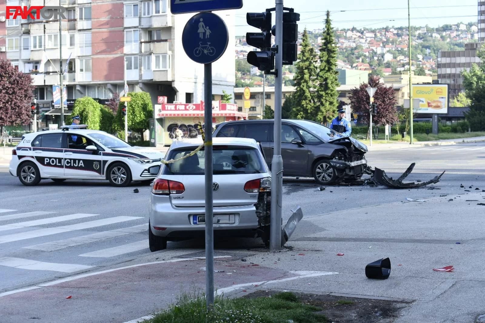 Žestok sudar dva automobila u Sarajevu, povrijeđene dvije osobe