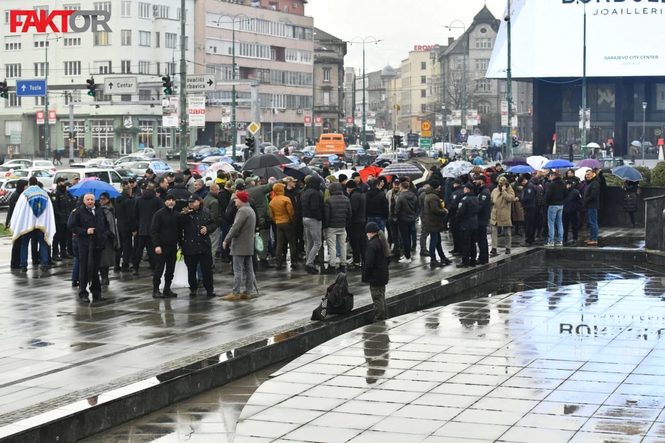 S protesta državnih službenika