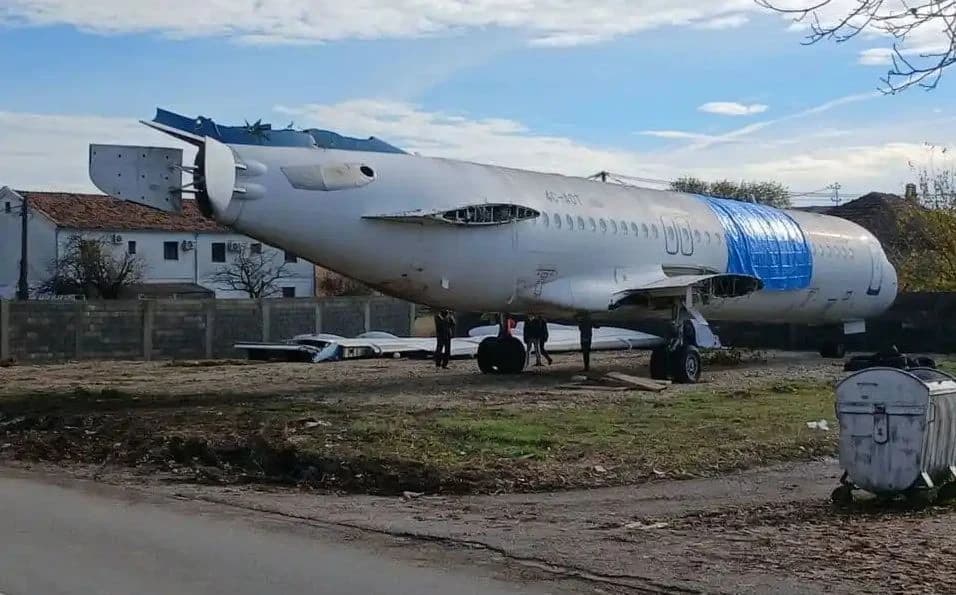 Na livadu u Podgorici stigao iznenada: Stari avion postat će restoran