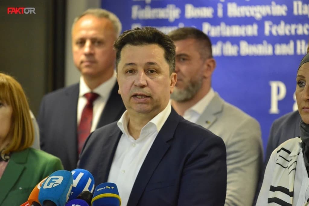 Klub SDA: Ekonomija FBiH dramatično pada, a vlast ne može održati ni sjednicu Parlamenta