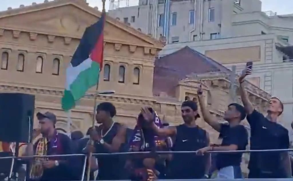 Yamal mahao zastavom Palestine, treneru Barcelone se to nije dopalo