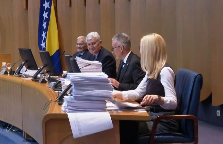Pojavili se delegati SNSD-a i HDZ-a, Dom naroda BiH jednoglasno usvojio izmjene Zakona o OSBiH: Na hair i na dobro