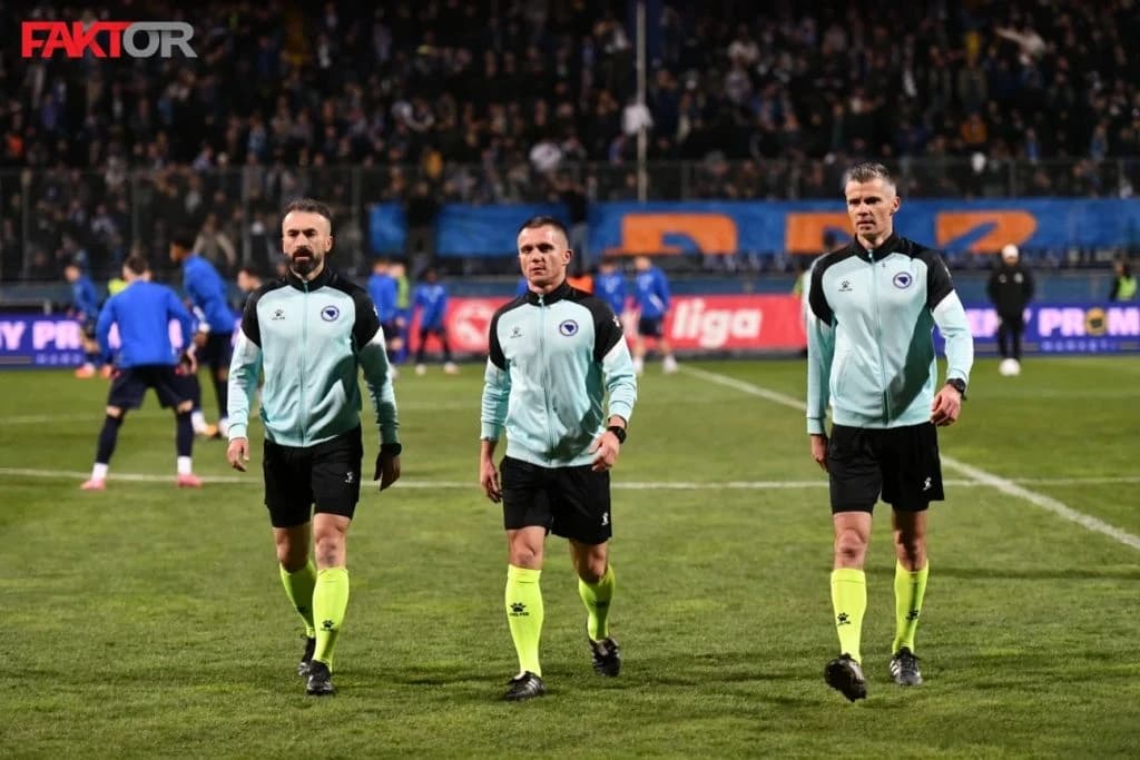 Musić (u sredini) nedavno je sudio vječiti sarajevski derbi