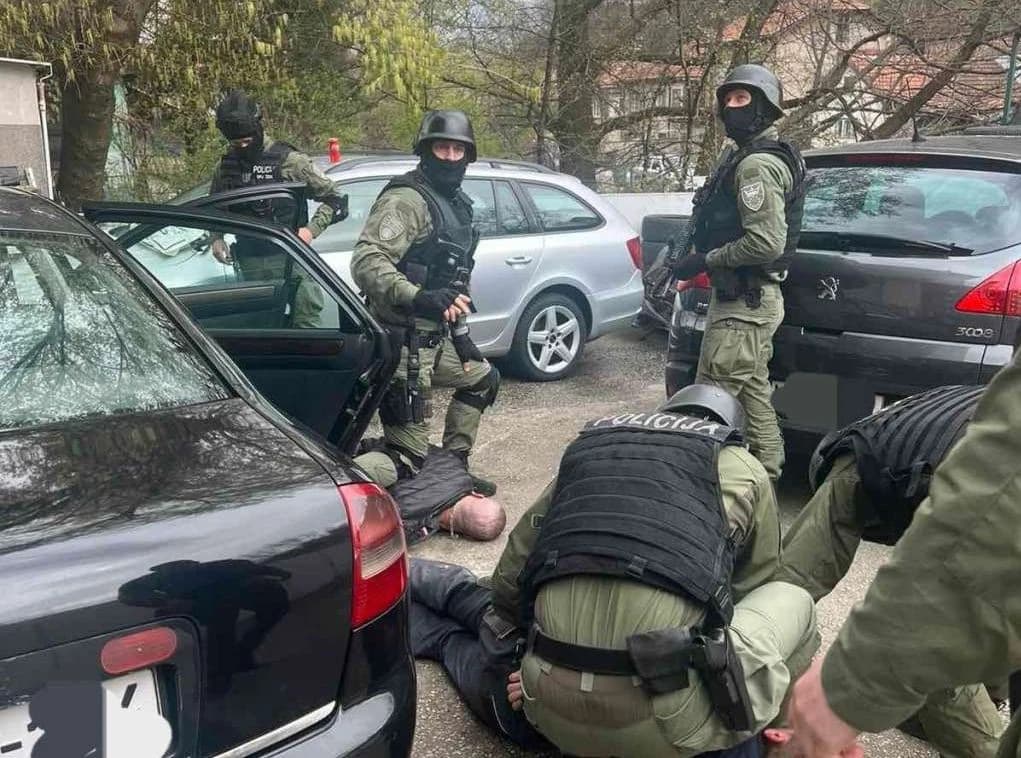 Bježeći ukradenim autom udario u policajca u Visokom, dobio sedam godina zatvora