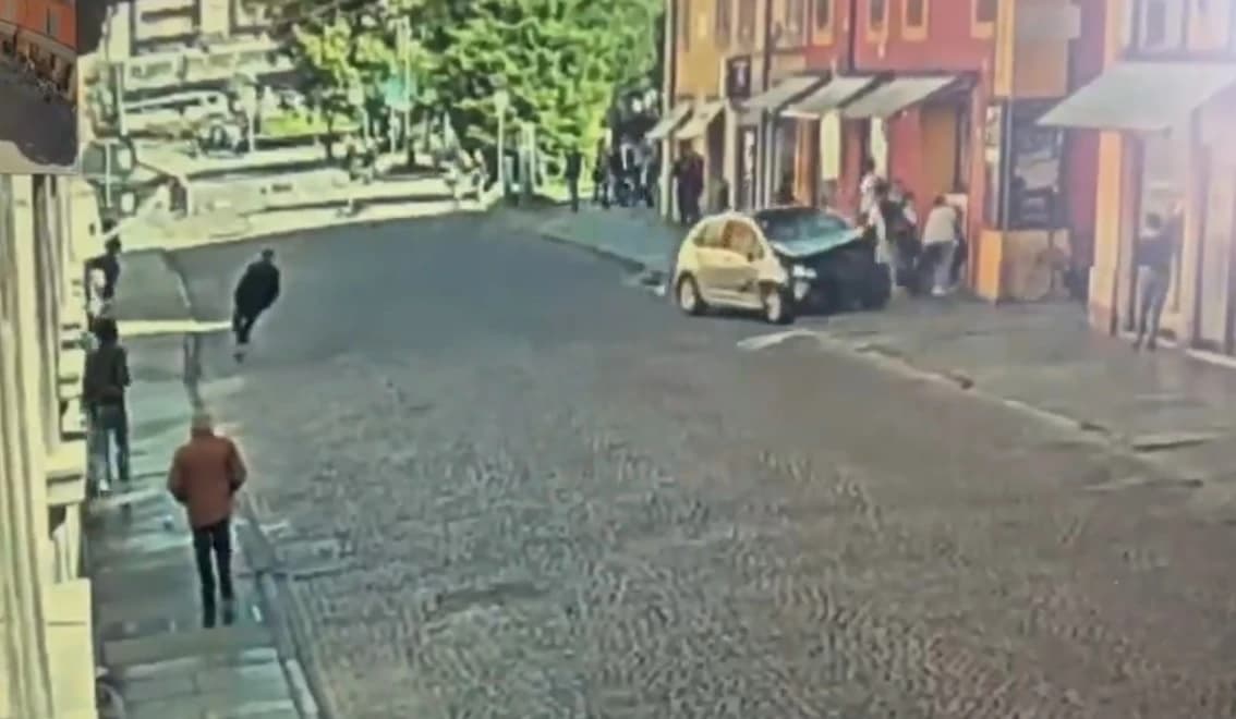 Autom se namjerno zabio u ljude, sedam osoba povrijeđeno