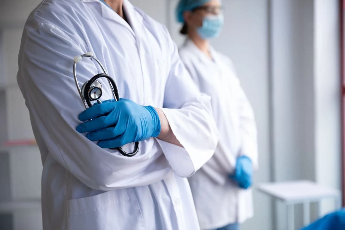 Ljekari u SBK: Apsurdno je da sa srednjom školom imaju veće plaće od doktora, sistem je doveden do ruba izdržljivosti