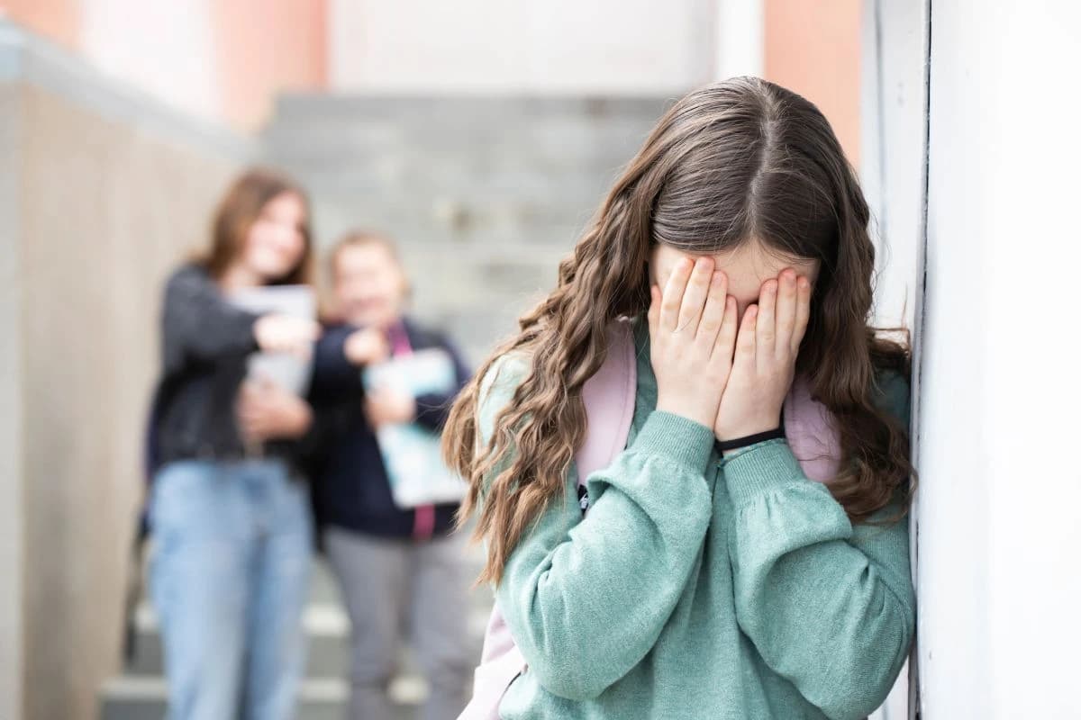 U školi u Sarajevu učenik pokušao zabosti olovku u oko djevojčici; Sivro: Tako nešto imamo u desetak škola, a vlast šuti