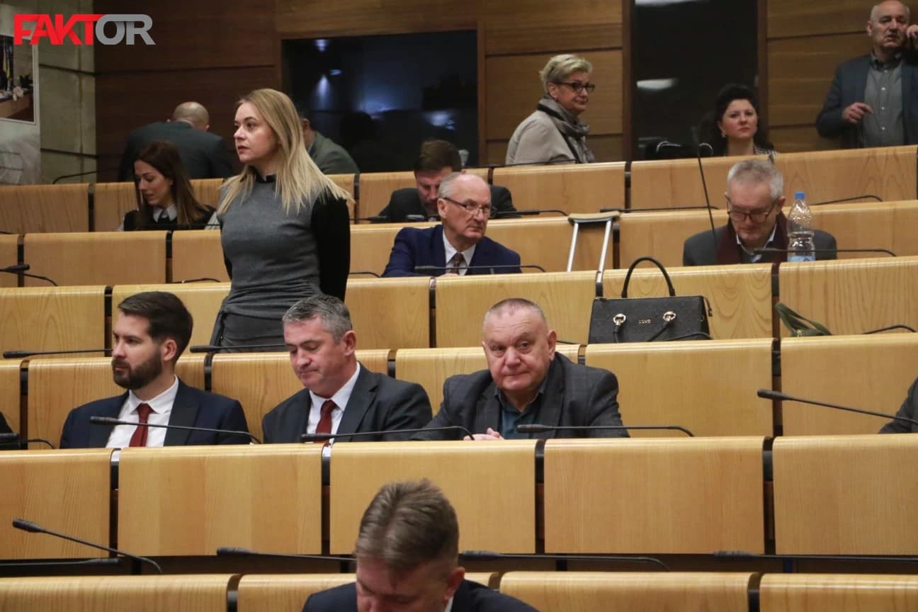 Čavalić ne odustaje, ponovo će zatražiti ukidanje "bijelog hljeba" uhljebima