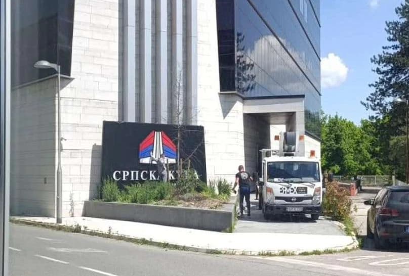Uklonjen sporni natpis "Srpska kuća" sa objekta bivše kockarnice u Brčkom