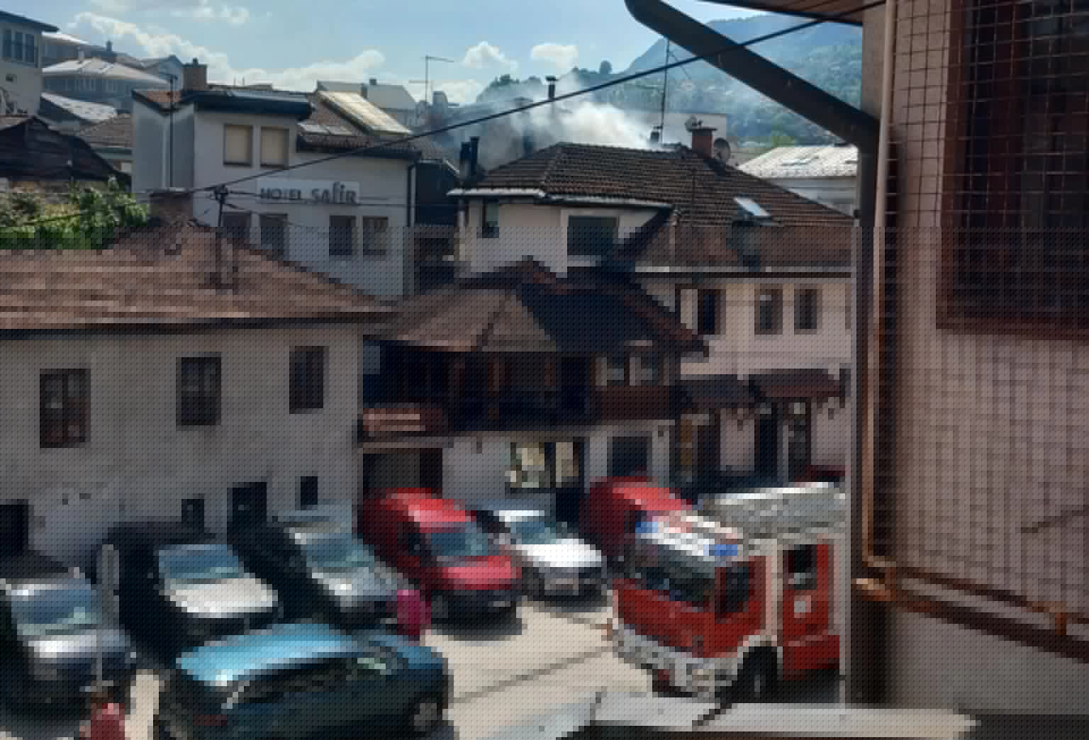 Izbio požar u poznatoj pekari u Sarajevu, vatrogasci na terenu