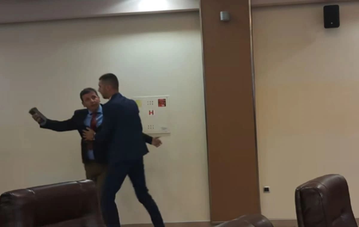 Vukanovića opet odvuklo osiguranje