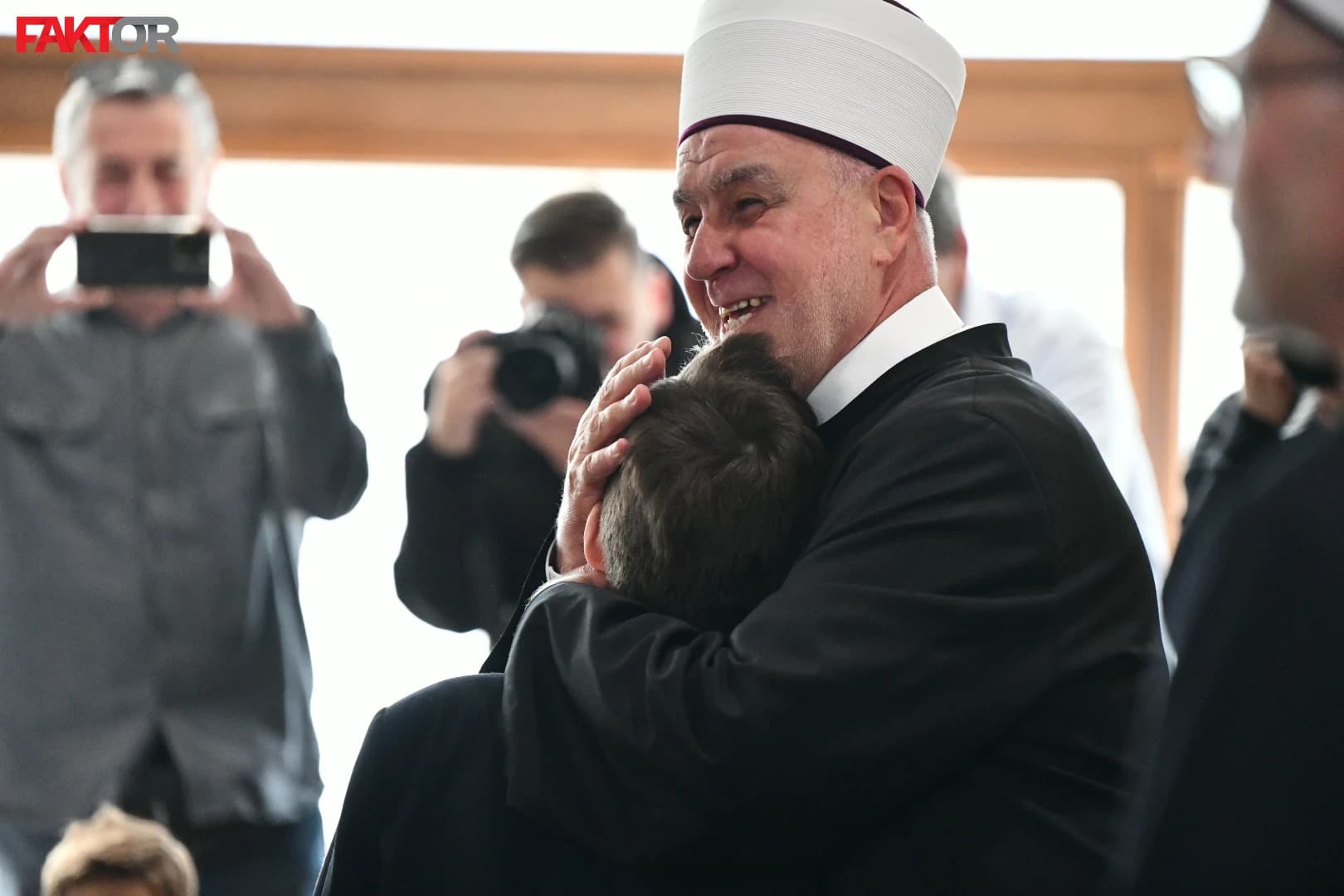 Bajramsko čestitanje kod reisa Kavazovića uz radost i osmijehe: Kafa i baklava za goste, najmlađi dobili bajramluk