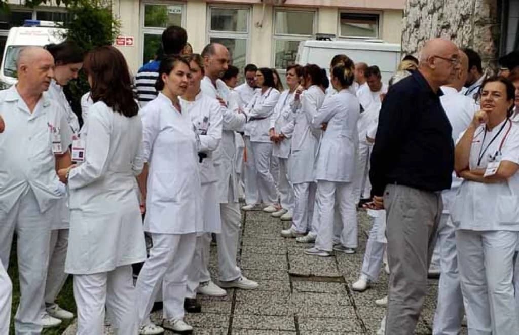 Nema dogovora između Sindikata i Vlade KS; Hočko: Plaća doktora je 3.000 KM, to ne može pokriti potrošačku korpu