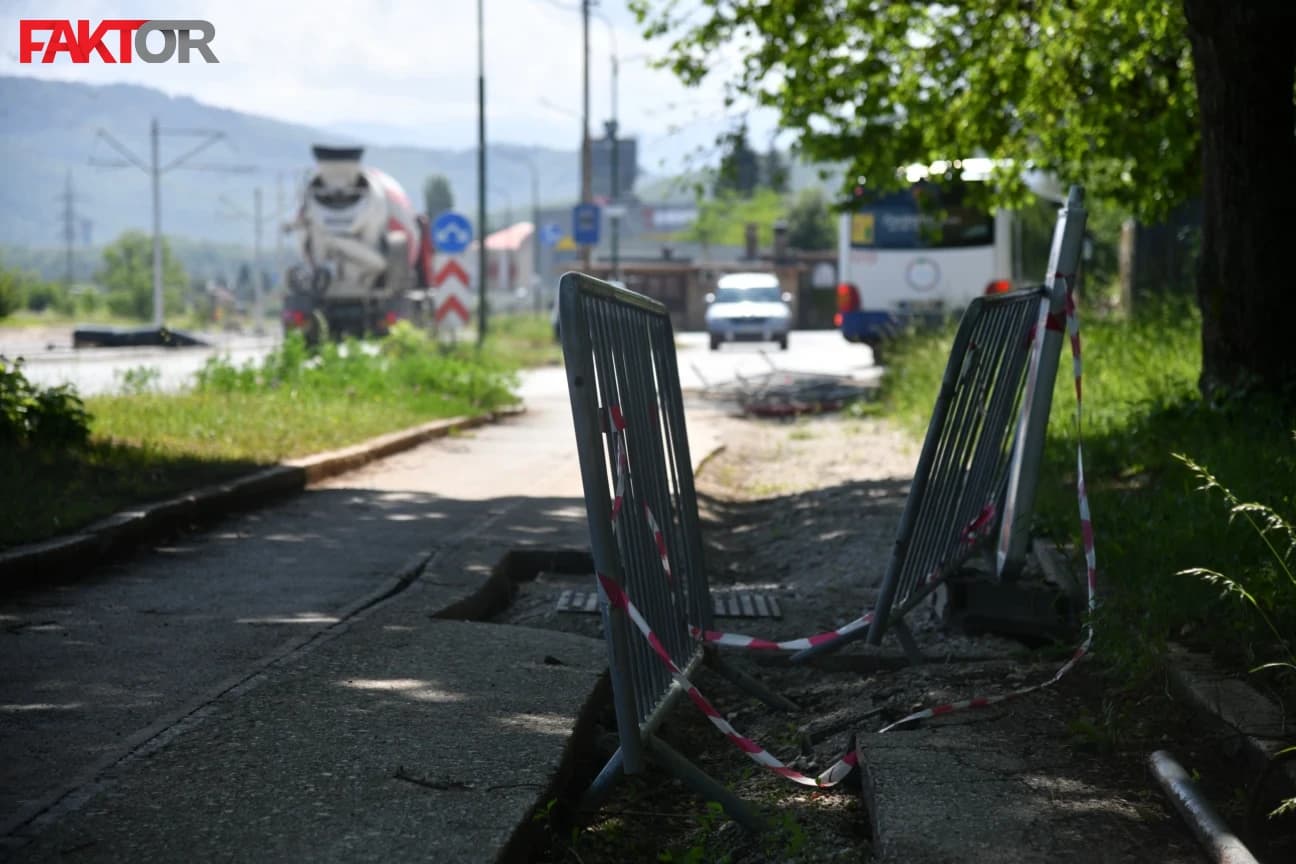 Druga strana radova u Hrasnici: "Tranšeje" i rupe, blokirani putevi, raja "polomi auta", "ovo nema ni u Zanzibaru"