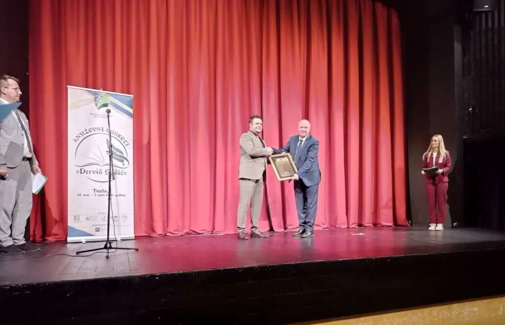 Akademiku Enesu Kariću nagrada "Derviš Sušić" za najbolje književno djelo u BiH objavljeno u 2025.