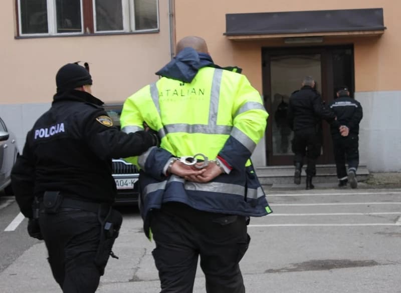 Privođenje uhapšenih u MUP TK