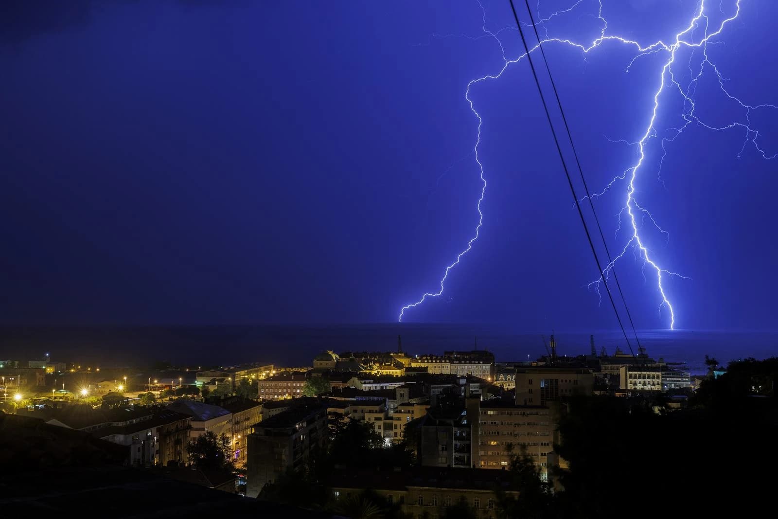 Šta nikako ne smijete raditi tokom grmljavine